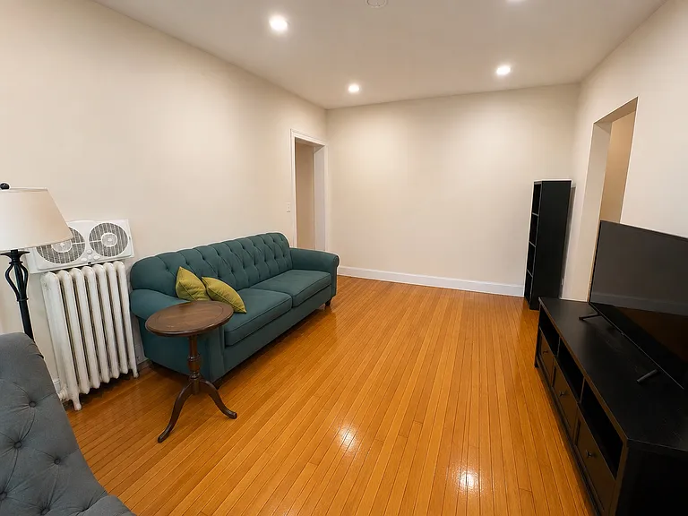 215 Harvard Ave #7 — Photo 2