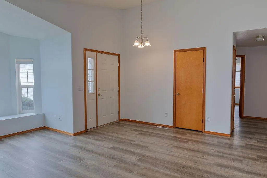 3 bed, 1436 sqft, $2,300 — Photo 2