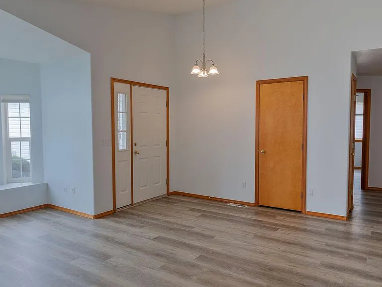 1510 N Madson Ln — Photo 2