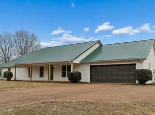 123 Walnut Hill Rd, Bells, TN 38006