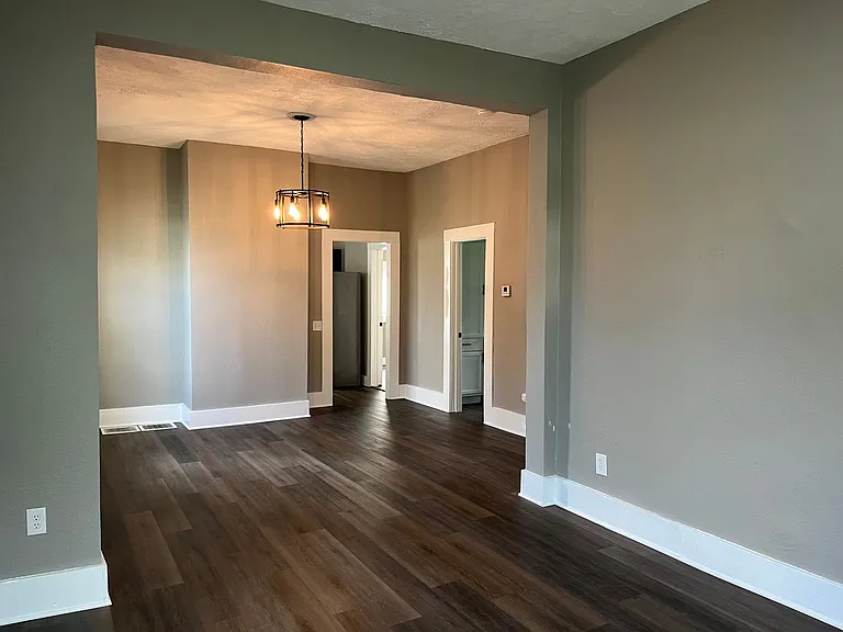 820 8th St — Photo 3