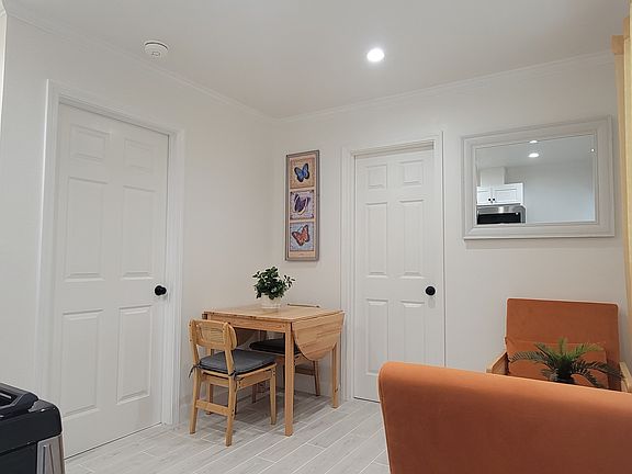 3rd image of 200 Alta Vista Dr