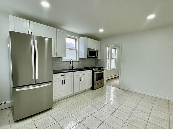 4th image of 158 Seaview Ave Floor 2