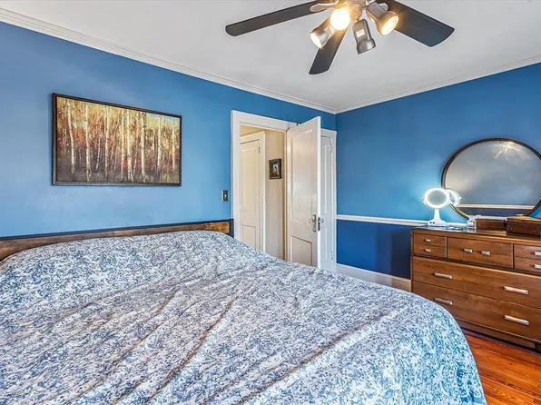 23712 Davenport Ave, Bellerose, NY 11426