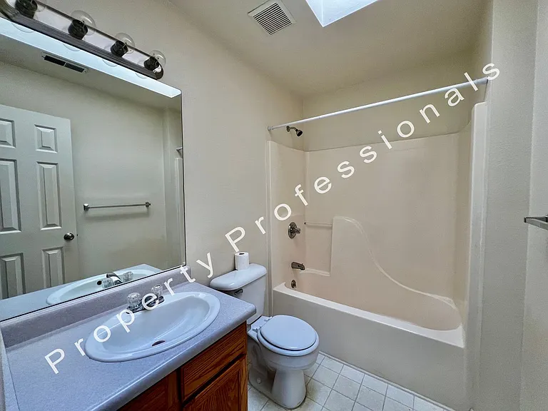 1015 Domelby Ct — Photo 11