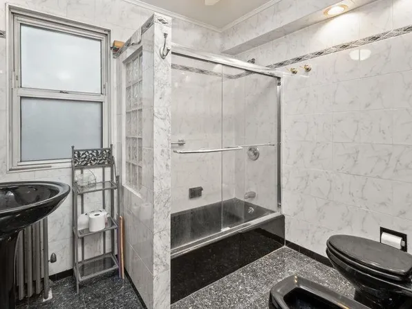 8210 Fort Hamiltn Parkway image 18 of 24