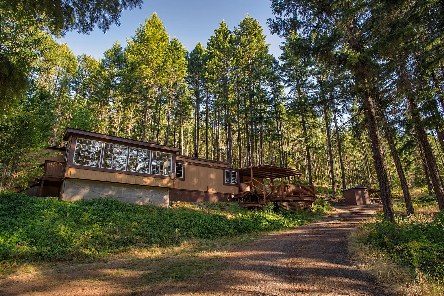 2582 Crowfoot Rd photo 1