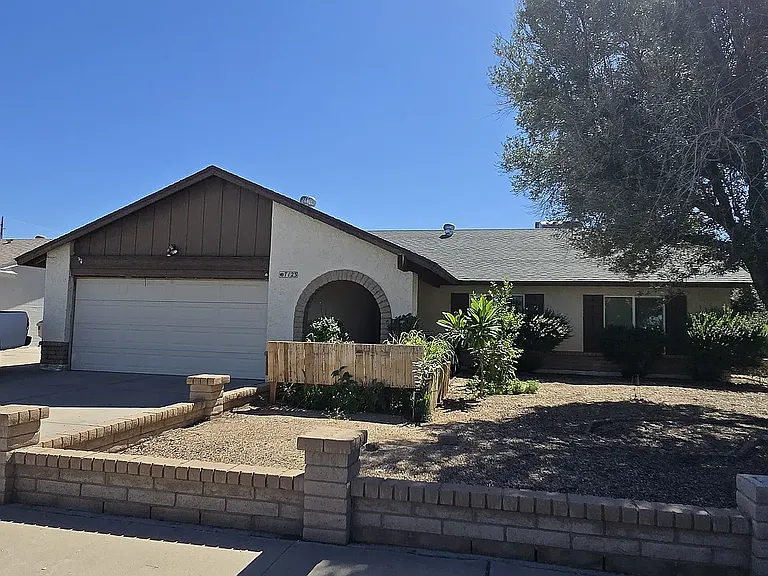 7123 W Oregon Ave — Photo 1