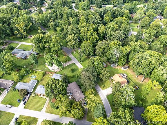 3rd image of 121 Forest Drive