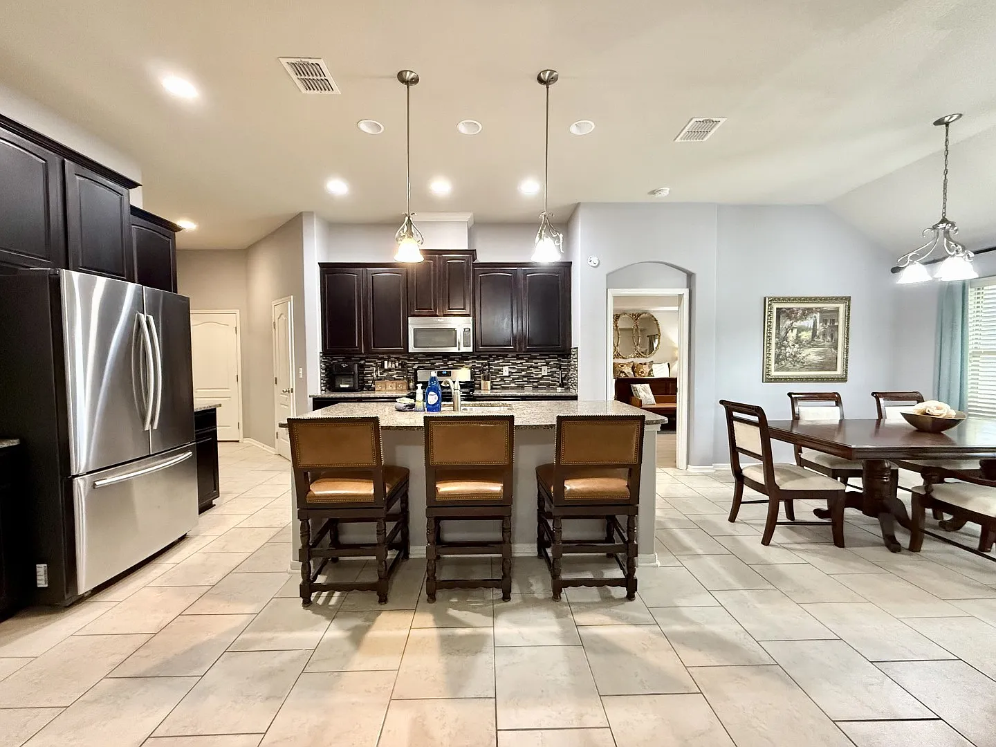4 bed, 2.5 bath, 2379 sqft, $4,500 — Photo 4