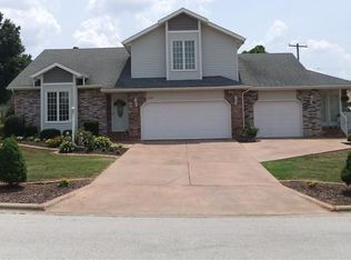 1328 E Wheatridge St, Springfield, MO 65803