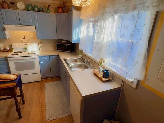 5th image of 702 Letcher St