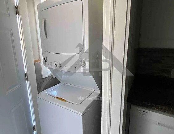 5th image of 1003 NE 17th St