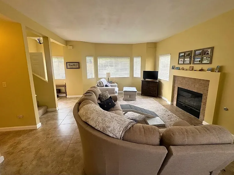 2517 Knightbridge Dr — Photo 3