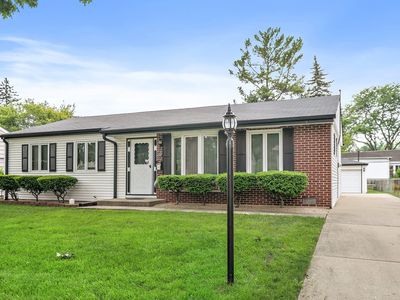 1097 Valley Stream Dr, Wheeling, IL, 60090