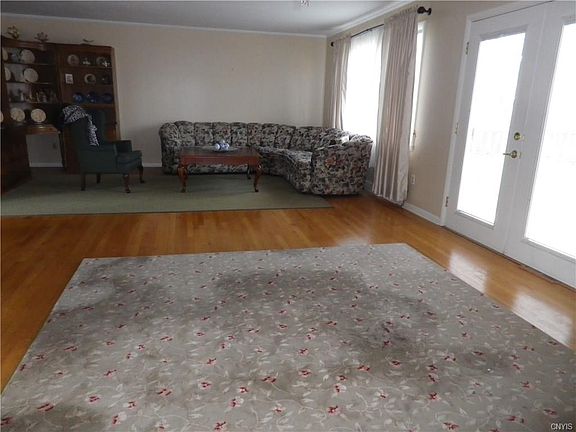 4th image of 260 Ontario Dr S