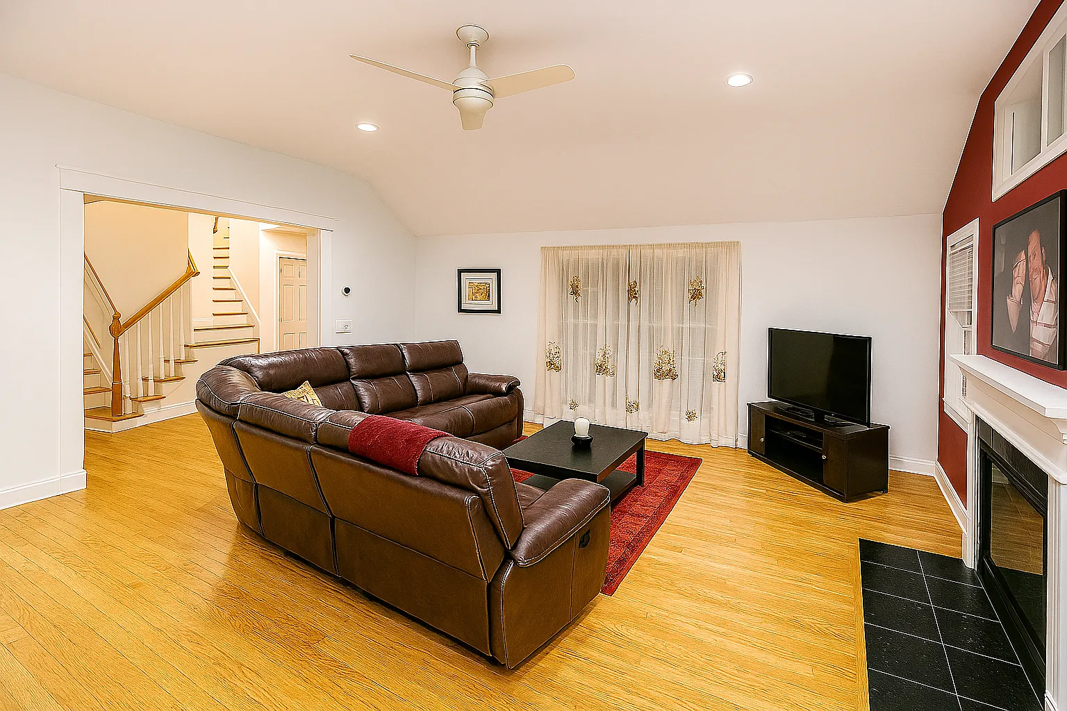 4 bed, 2.5 bath, 2976 sqft, $4,700 — Photo 2
