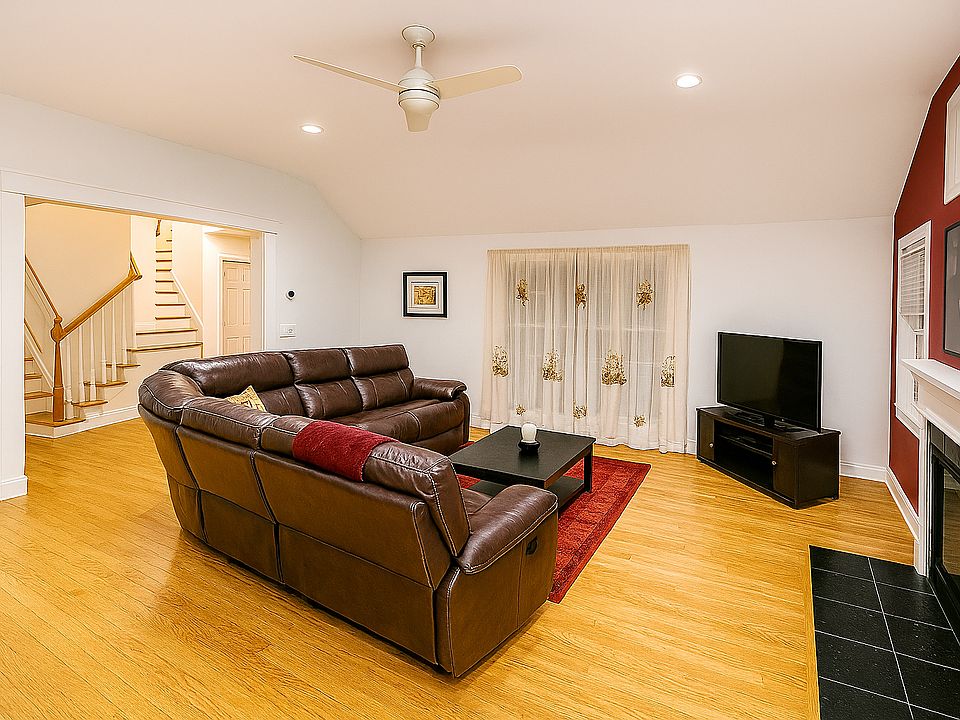 2nd image of 28 Gilleonard Ln