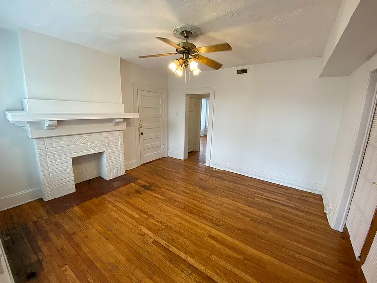 E Norwich Ave 4-16 SSR — Photo 22