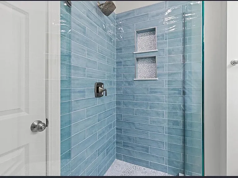 189 E Grand Ave #4 — Photo 3