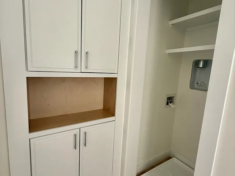 58 Robertson St #1 — Photo 5