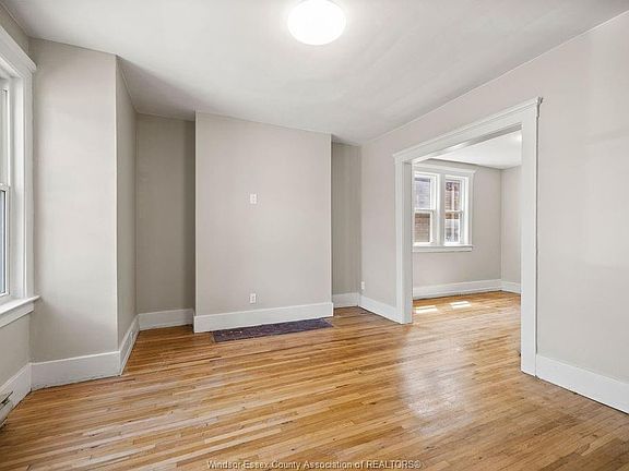 4th image of 1107 Pelissier St
