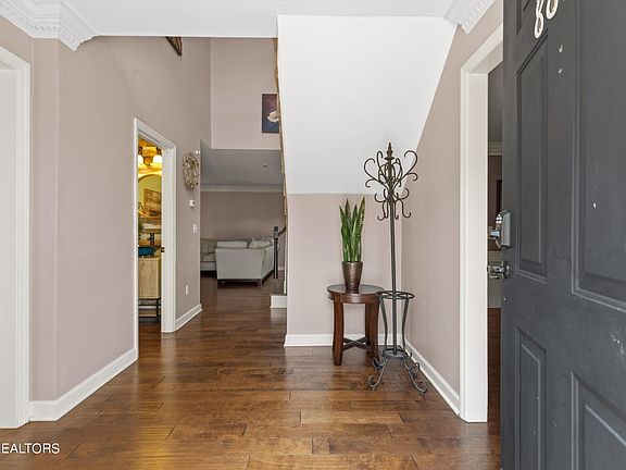 4th image of 8813 Laurel Grove Ln