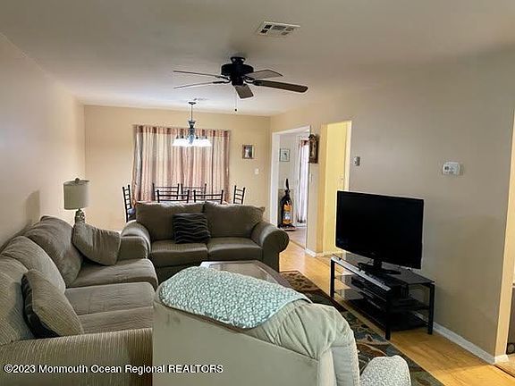 3rd image of 85 Courtshire Dr