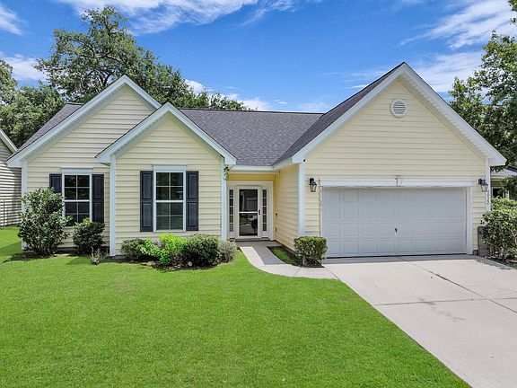 3rd image of 8022 Hyannis Ct