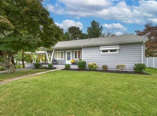 12 Glenwood Dr, Montrose, NY 10548