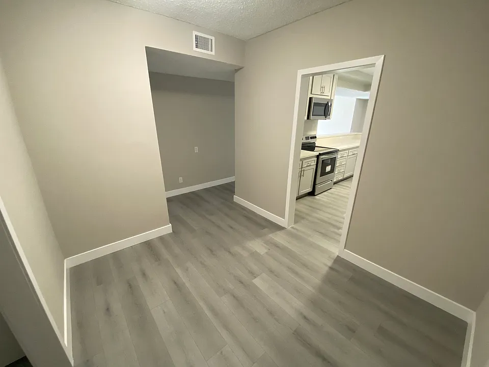 11858 Goshen Ave Unit 207 hallway