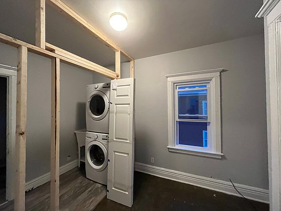 5th image of 296 Parkdale Ave #2