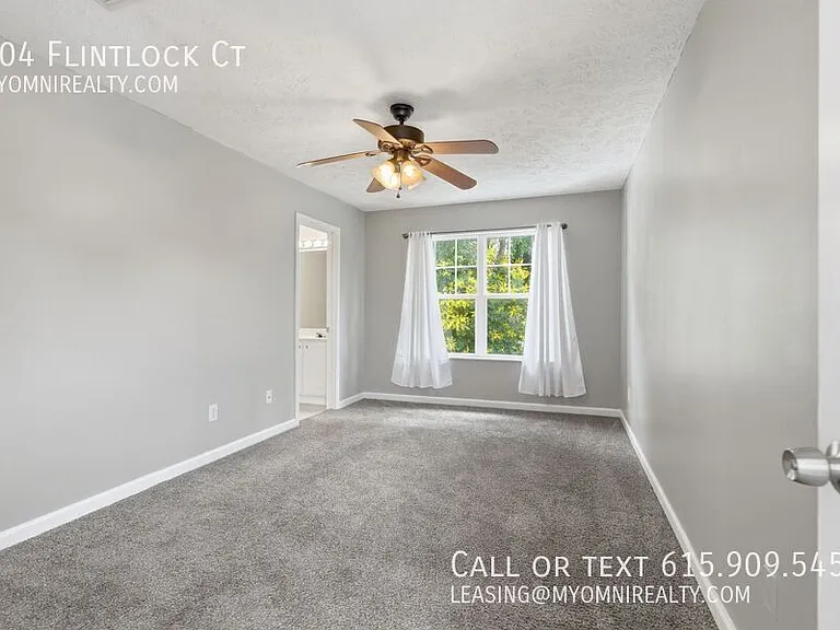 704 Courtney Ct — Photo 16