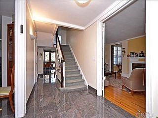 2nd image of 124 Audley St