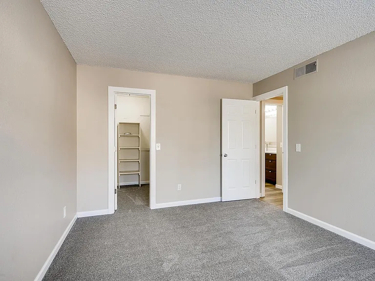 Master bedroom New doors, case, base board, carpet