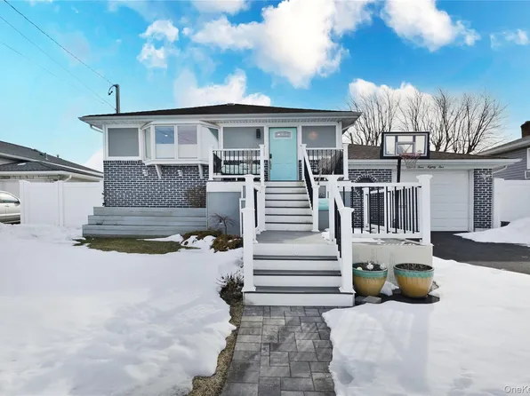 3485 Riverside Dr, Oceanside, NY 11572