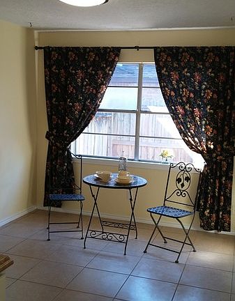 Breakfast Nook/Office
						:
						Extra Room off the kitchen