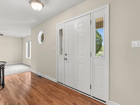 4th image of 9395 Beall St
