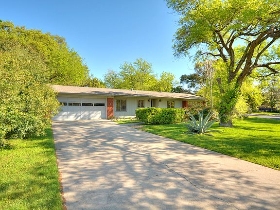 3rd image of 2600 Twin Oaks Dr