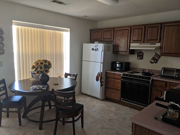 4th image of 76 Skyway Dr