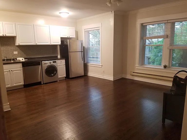 2129 1/2 N Dayton St #1B — Photo 7