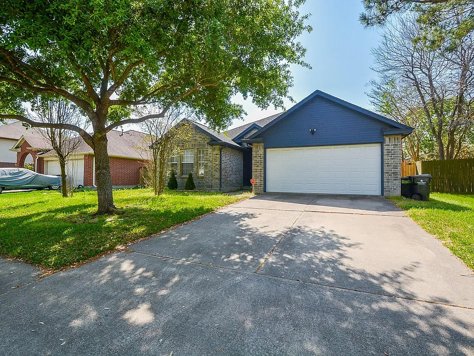 22811 Market Square Ln