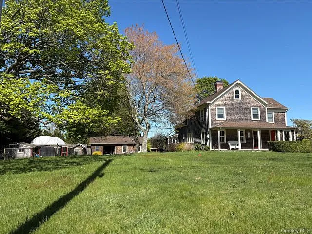 184 Twomey Ave — Photo 2