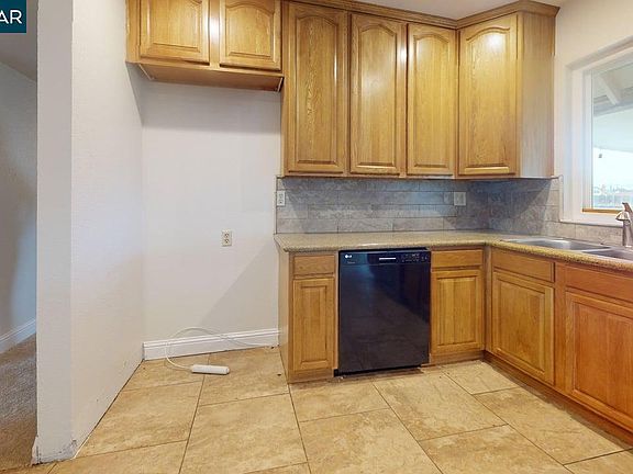 3rd image of 1015 Tenaya Ct