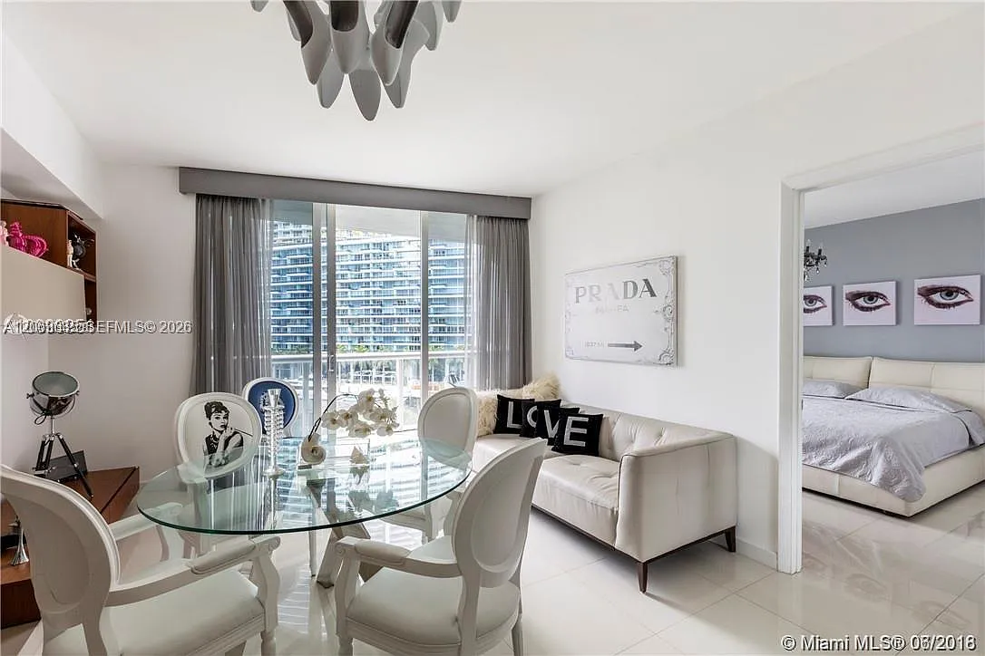 Iconbrickell Condo No 1 — Photo 1