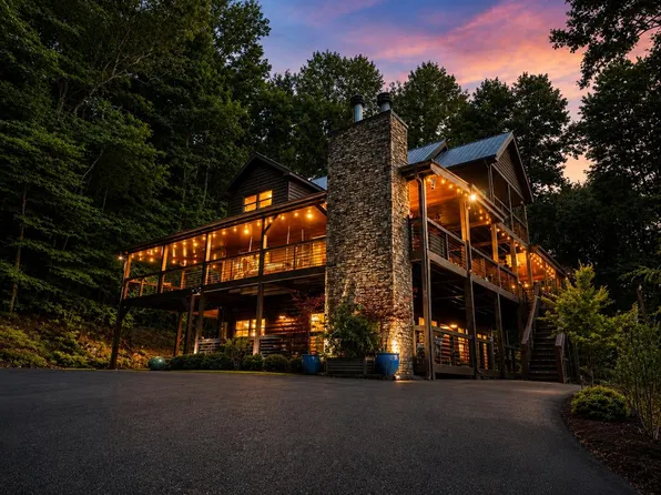 135 Bandit Ln, Blue Ridge, GA 30513