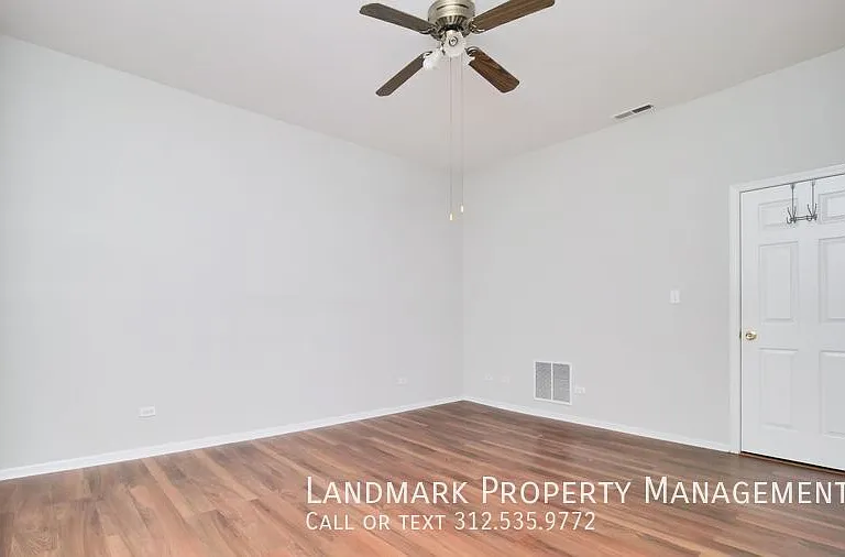 4537 S King Dr #3 — Photo 16