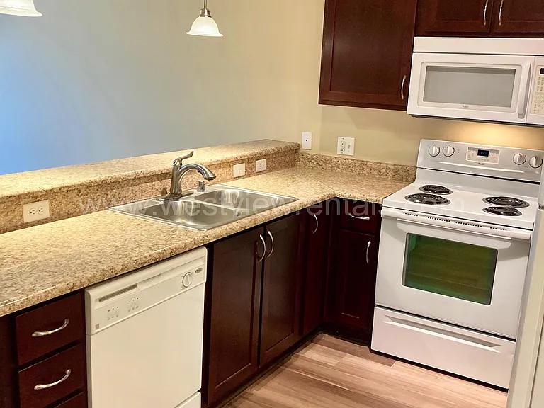 200 E Maple St — Photo 319