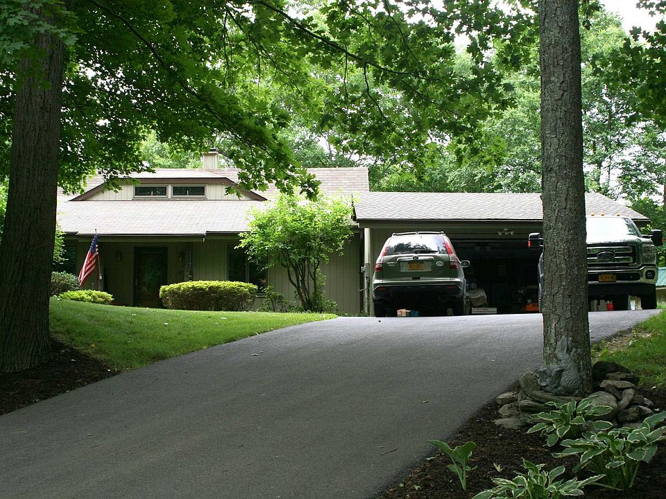 1st image of 75 Hibernia Heights Dr