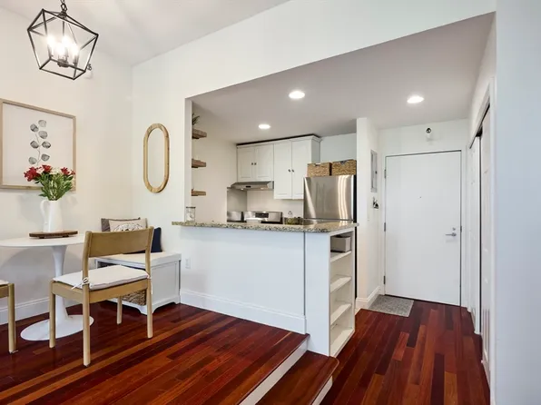 42 8th St APT 5201, Charlestown, MA 02129